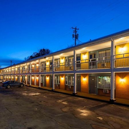 Econo Lodge Мірамічі Екстер'єр фото
