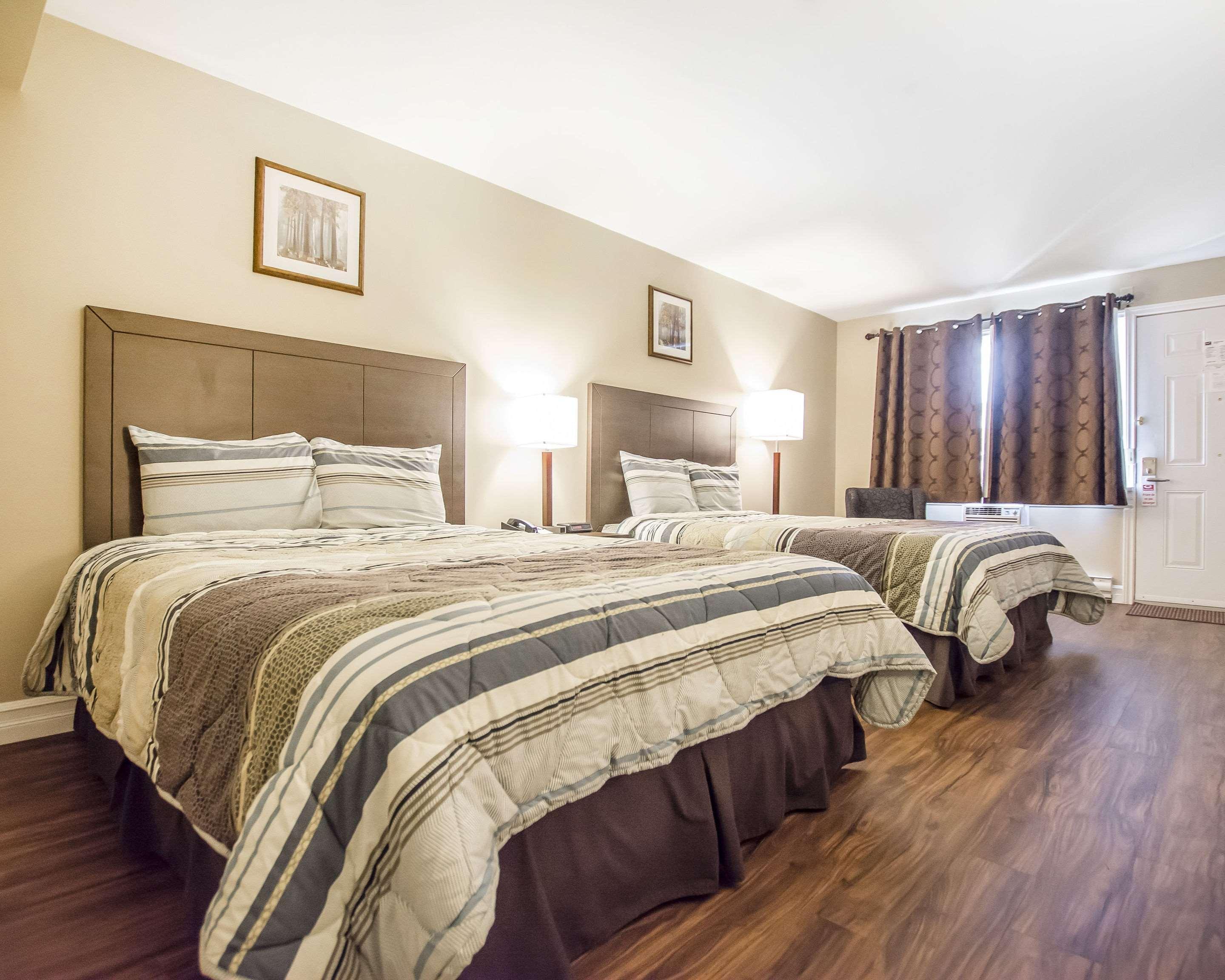 Econo Lodge Мірамічі Екстер'єр фото