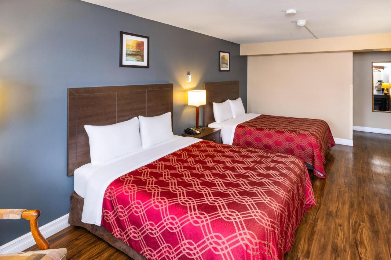 Econo Lodge Мірамічі Екстер'єр фото